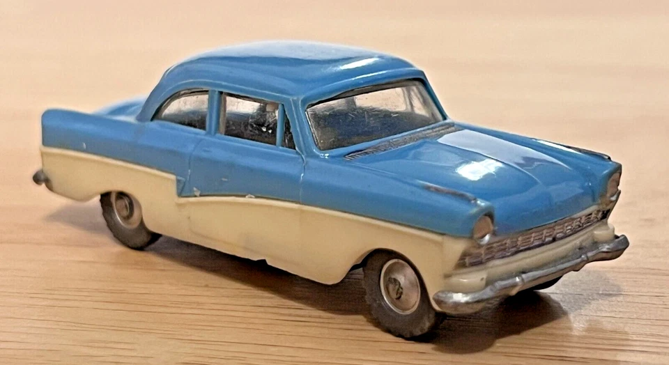 Siku Plastik V 82 Ford M 17, Modell 57 Coupé