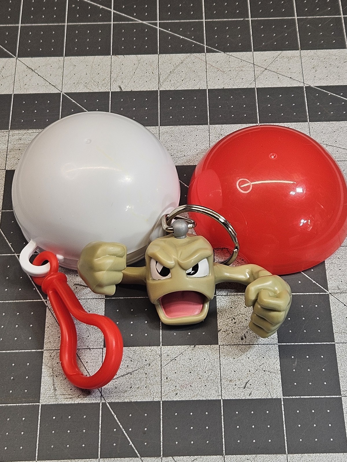 Vintage 1999 Pokemon Geodude Keychain Action Figure Burger King Toy w/ Ball