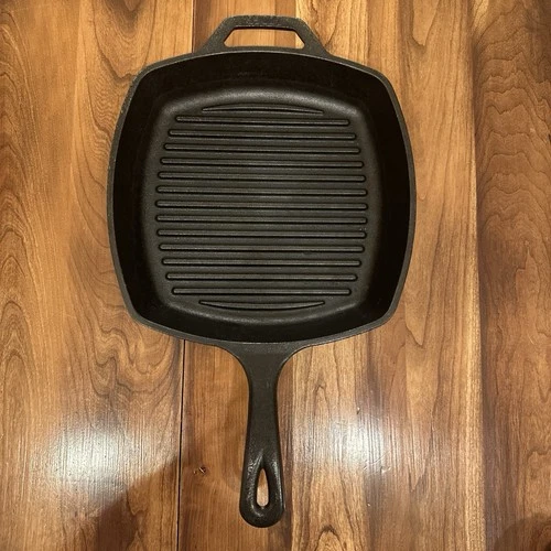 Vintage Cracker Barrel Cast Iron Skillet Square Pan Original 10” LODGE