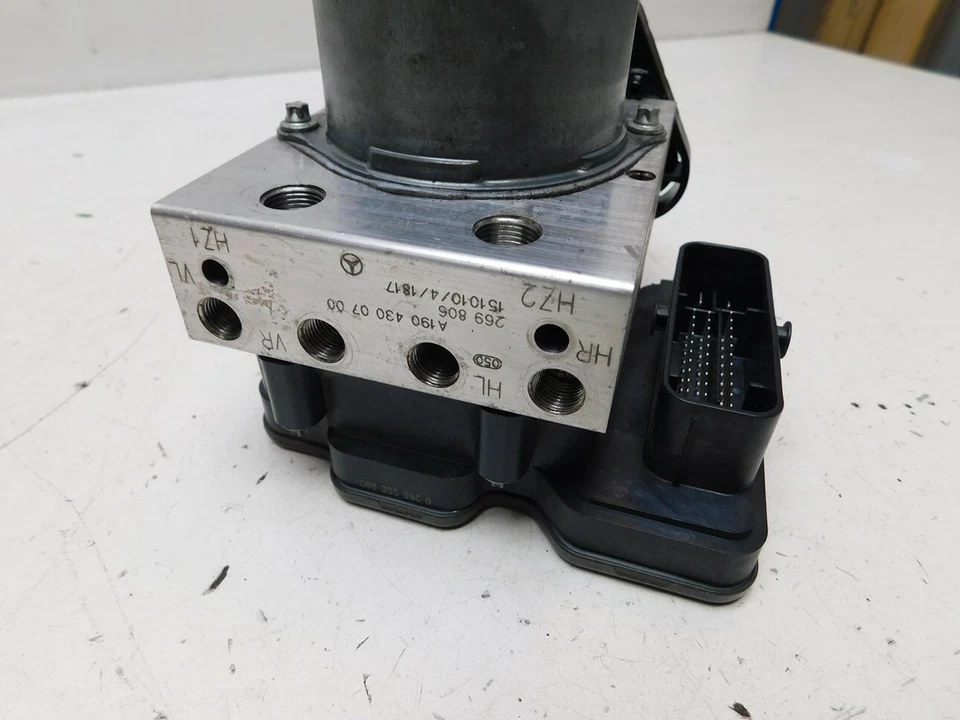 Bomba de freno hidráulica Mercedes Benz AMG GT S C190 2016 ABS ESP A1904300700 J123 Foto 2 de 3