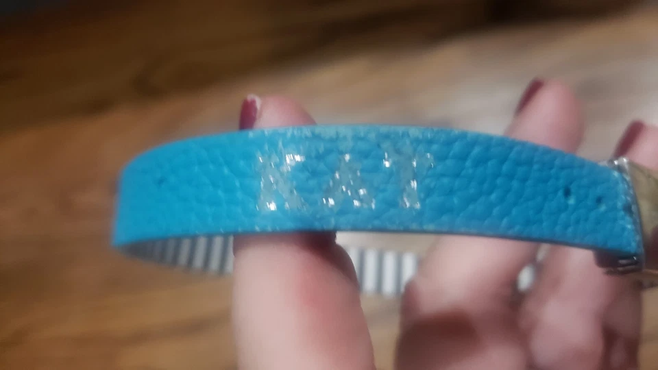 Gargantilla Henri Bendel de segunda mano de cuero azul bloque a rayas collar cierre de plata Foto 3 de 4