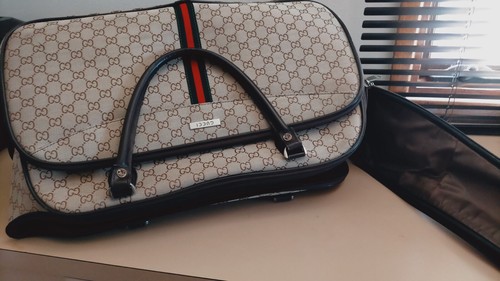 original great condition Gucci travelling handbag with wheels - Picture 3 of 24