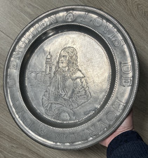 Ancien Beau Plat étain portrait Louis de Bourbon Duc d'Enghien Armoirie