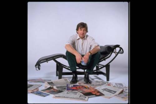 Broadcaster & writer Melvyn Bragg posed on a reclining chair wi- TV Old Photo 1 - Zdjęcie 1 z 1