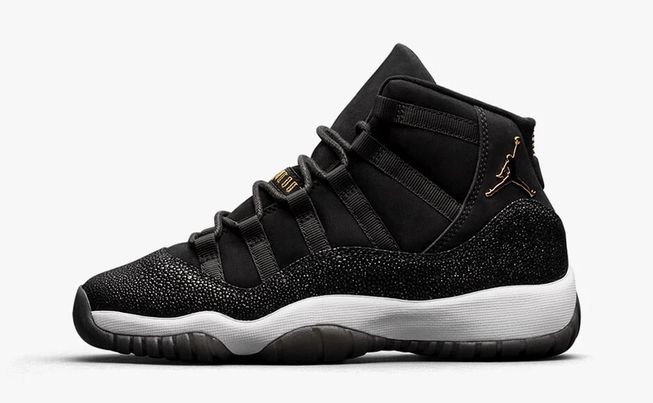 Air jordan 11 black and gold sale