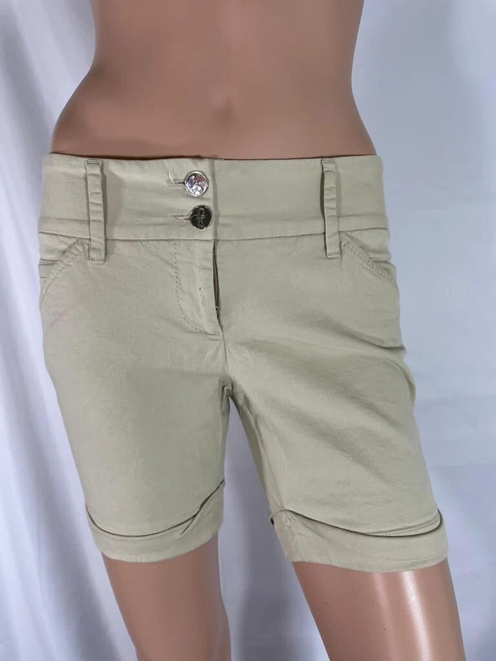 Dolce & Gabbana Women's Shorts Beige Buttons Back Pockets Made in Italy  40 - Image 2 of 4