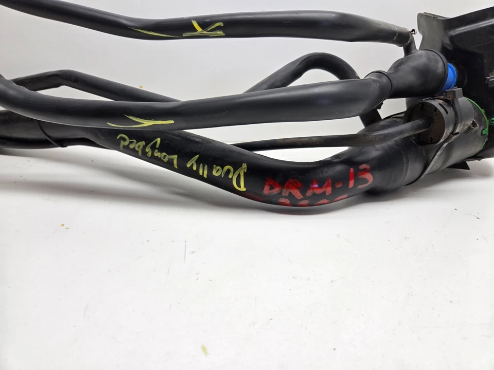 Ram 3500 2013-2018 6,7 cuello de llenado de combustible con plataforma doble larga def Foto 3 de 4