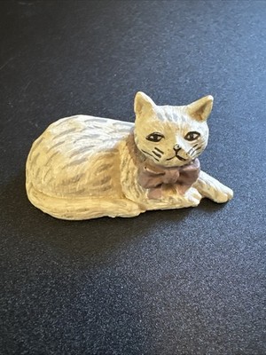 Vintage Sitting Cat Figuring