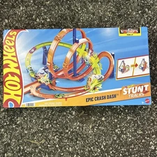 Hot Wheels Track Set, Epic Crash Dash With 5 Crash Zones, Motorized Booster