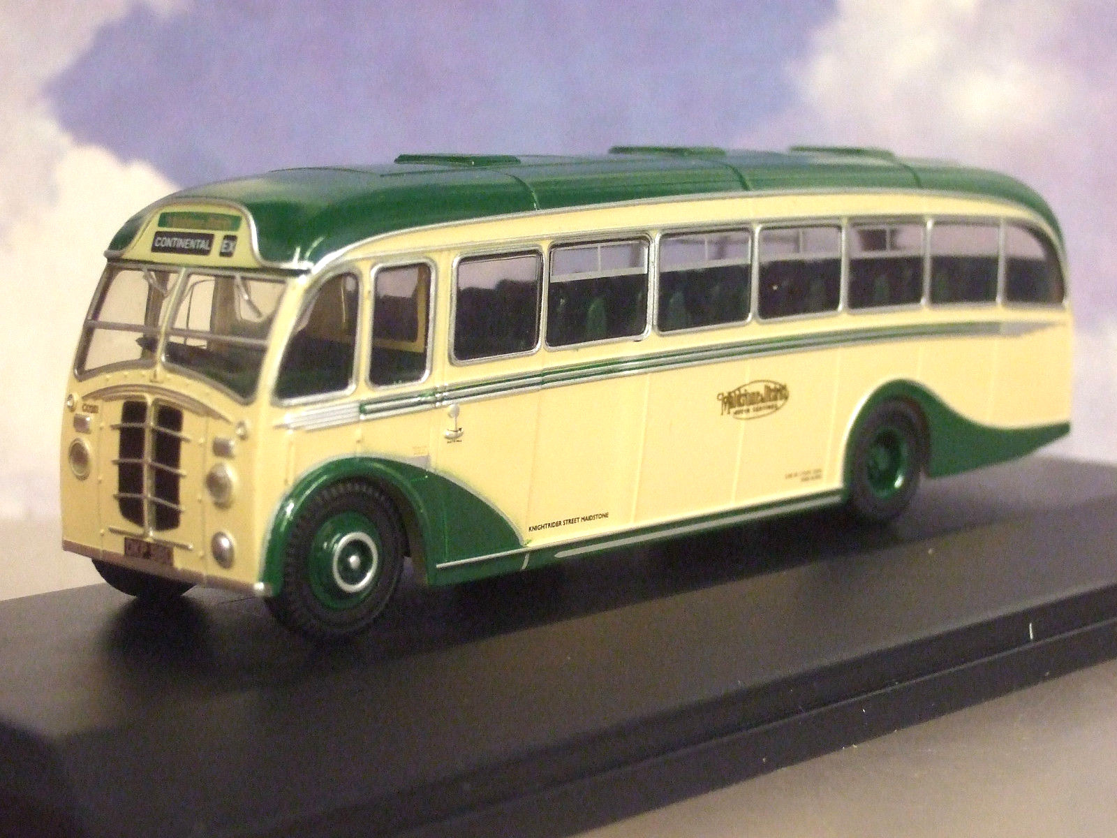 OXFORD 1/76 LEYLAND TD5 BEADLE INTEGRAL COACH/BUS  MAIDSTONE & DISTRICT 76BI002