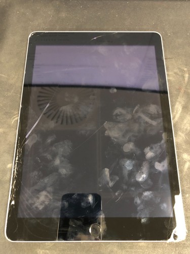 Apple iPad (5th Gen) - 32GB - MP2F2B/A - Space Grey - LCD Cracked - Afbeelding 9 van 9
