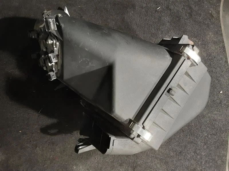 01-02 AUDI ALLROAD AIR CLEANER BOX - Image 2 of 4