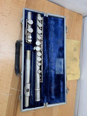 W.T. Armstrong 104 Elkhart IND. Student Model Flute Vintage 1980's w/ Hard Case