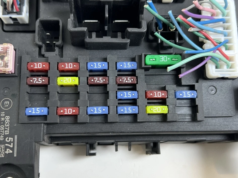 2021 MITSUBISHI RVR DASH FUSE RELAY JUNCTION BOX BLOCK 8637B574 OEM - Imagem 4 de 4