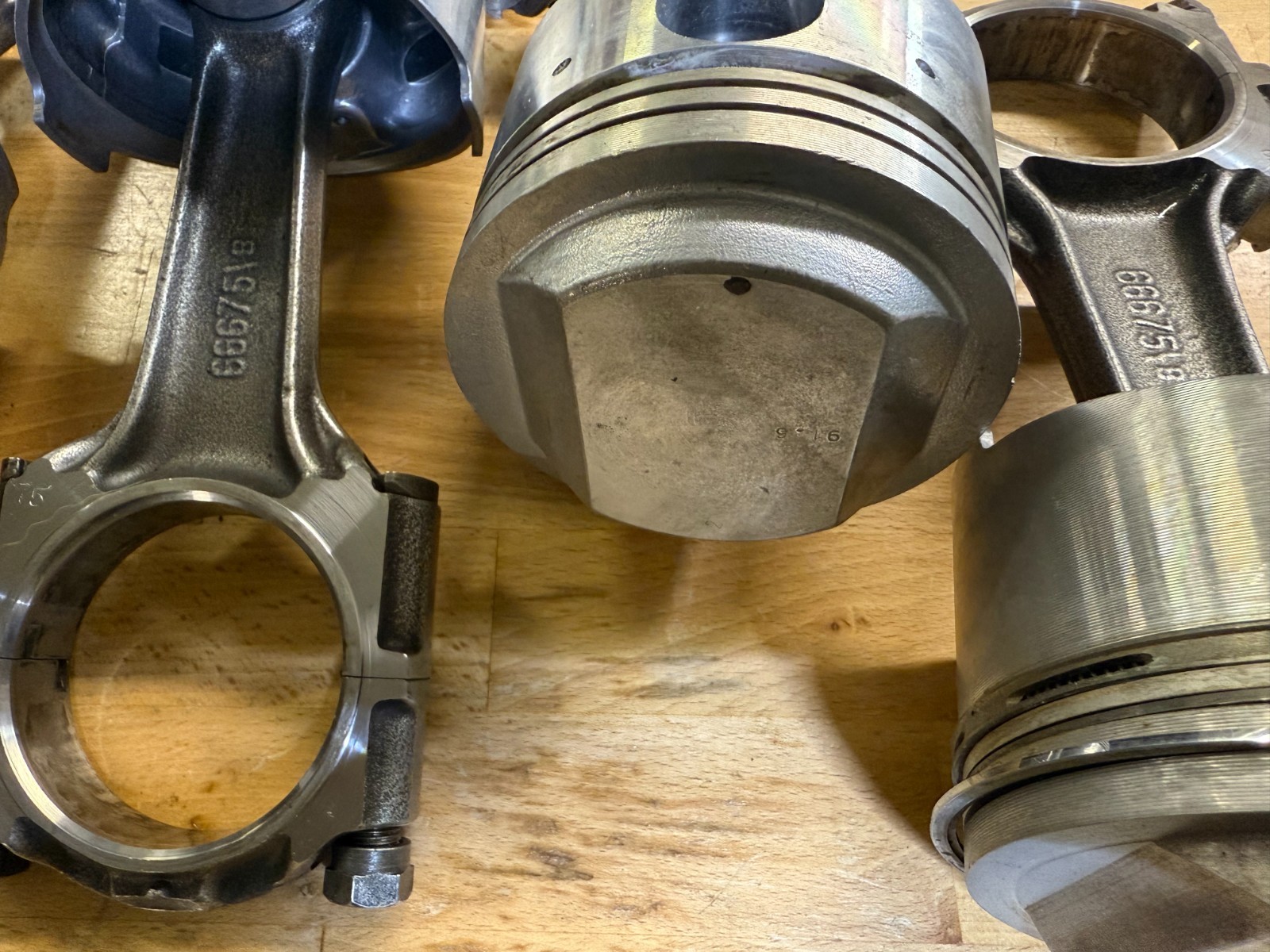 Maserati Merak SS 77 78 79 Pistons & Connecting Rods x6 3.0L EXCELLENT low miles