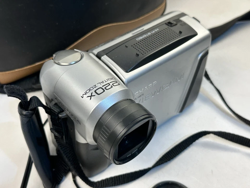 Sharp Viewcam VL-H875U Hi8 Camcorder w/AC Adapter, Remote, Battery, Case, Manual - Image 2 of 4