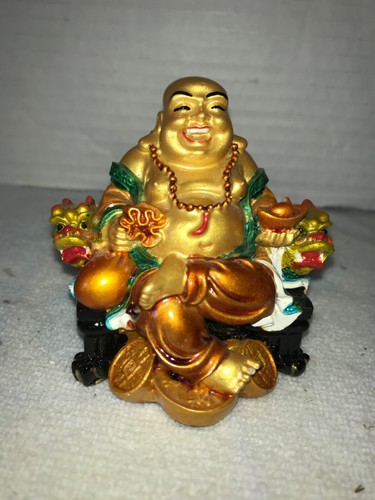 Lachender Buddha Statue sitzend Glück Feng Shui (rot/gold)
