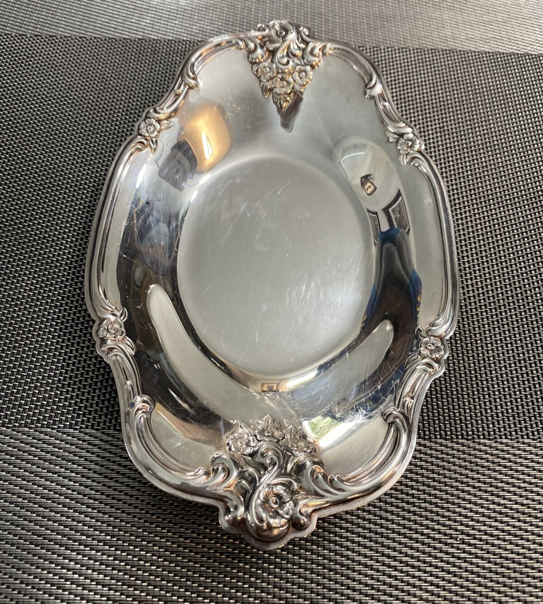 International Silver Company SILVER PLATED ORLEANS ROSES Oval Tray