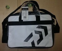 Daiwa UmhäNgetasche Tasche Laptoptasche Sporttasche Tragetasche Schwarz Weiss