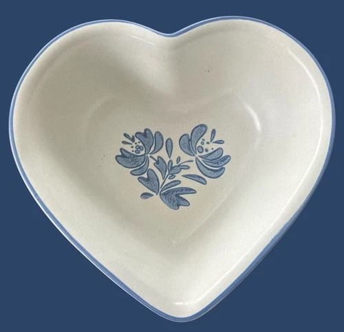 Pfaltzgraff Yorktowne Stoneware Large Heart-shaped Bowl (8" x 2-7/8") Vintage
