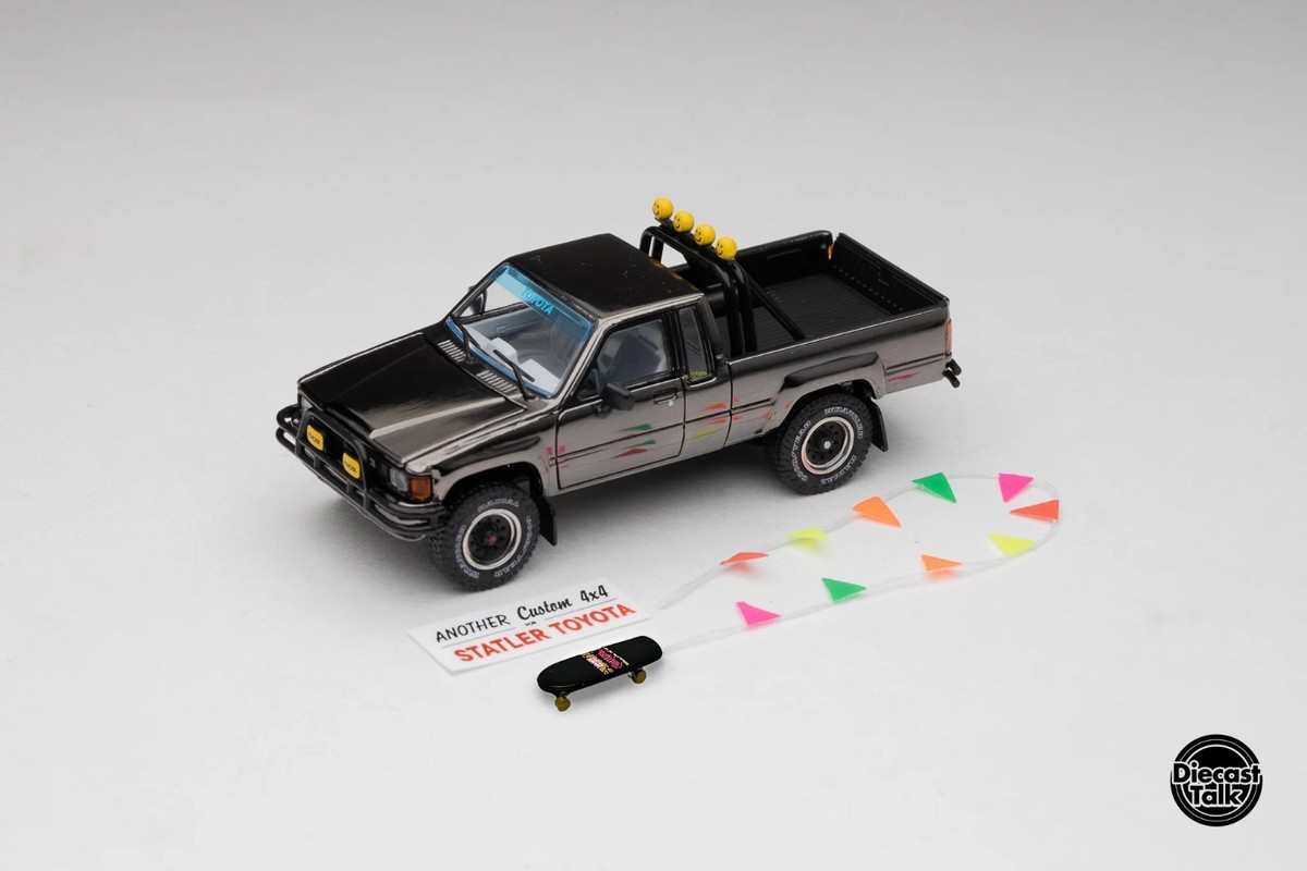 DiecastTalk MDX Exclusive 1/64 Toyota 1985 Hilux SR5 4x4 Black
