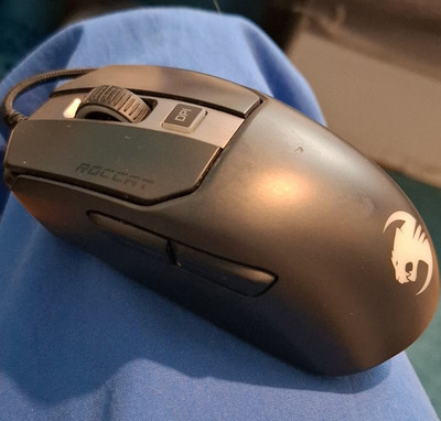 ROCCAT Kain 120 AIMO Gaming-Maus verkabelt 16000 DPI optisch, schwarz