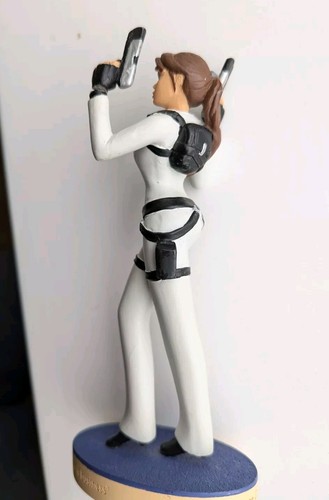 Lara Croft Business Is Business Figure White Suit Classy Atlas Editions Statue - Picture 2 of 3