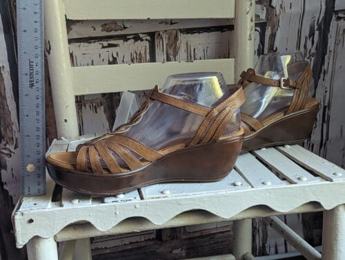 Vintage Bare Traps Women's 9.5 Leather & Metal Cherry Flat Boho Sandals  Italian