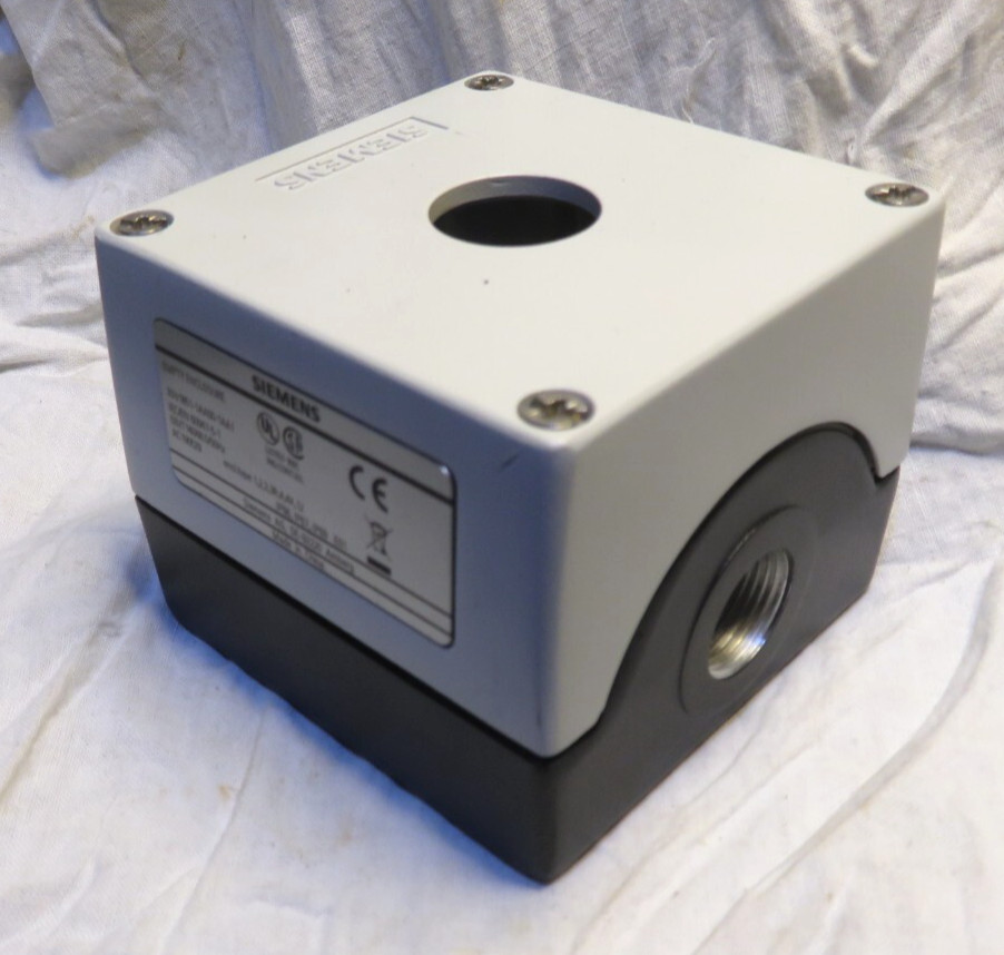 Siemens 3SU18010AA000AB1 Empty Enclosure (160-J5)