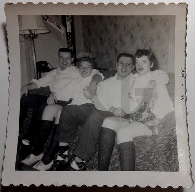 Very Handsy Men Pose w/2 Pretty Young Ladies on a Couch: 1950's Snapshot Photo