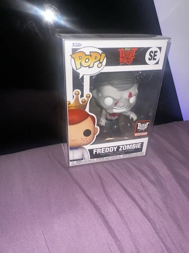 Funko Pop! Vinyl: Freddy Funko - Freddy Zombie (Bloody) - Funko (Exclusive)
