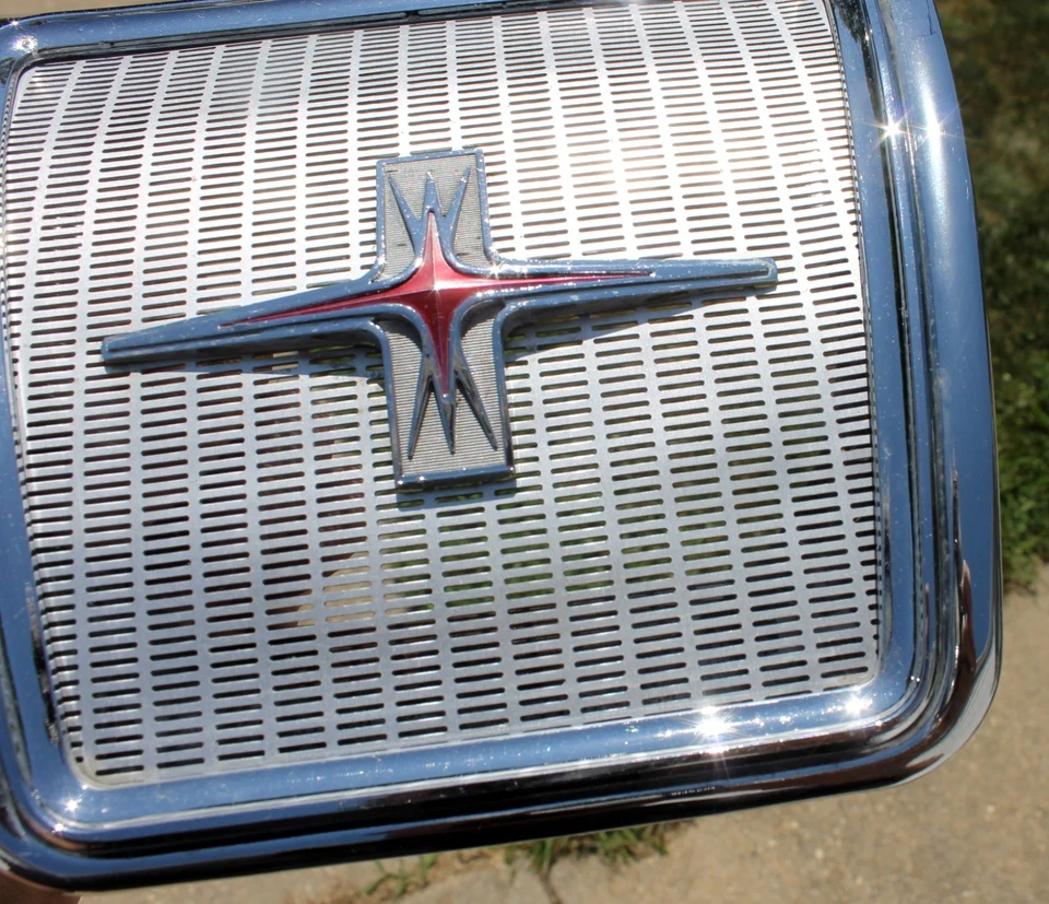 Oldsmobile 88 Starfire 1963 fabricante de equipos originales asiento trasero centro cromo rejilla de altavoz Foto 2 de 4