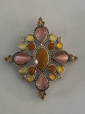 nice vintage cabochon with great colors!