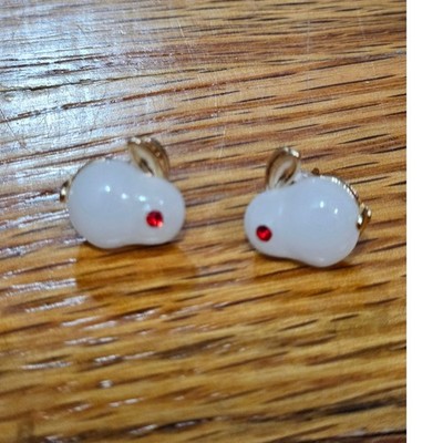 Boutique Lucky Bunny Rabbit Artificial White Jade Stud Earrings 