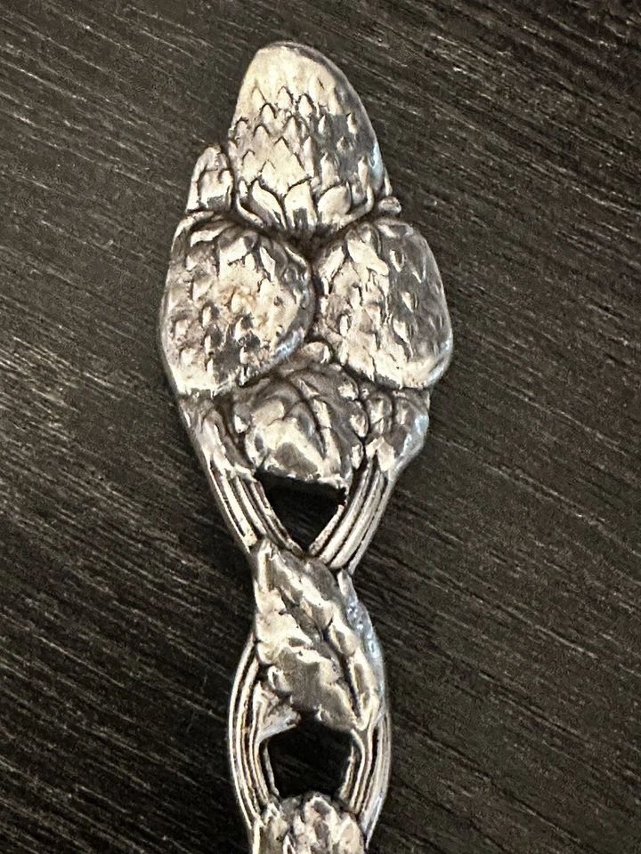 Antigua cuchara para servir FRESA, plata de ley con carcasa maciza, 9" Foto 3 de 4