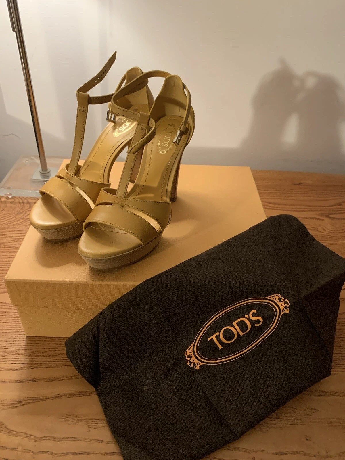 TOD’S Sandalo giallo Tod's plateau in pelle taglia 35