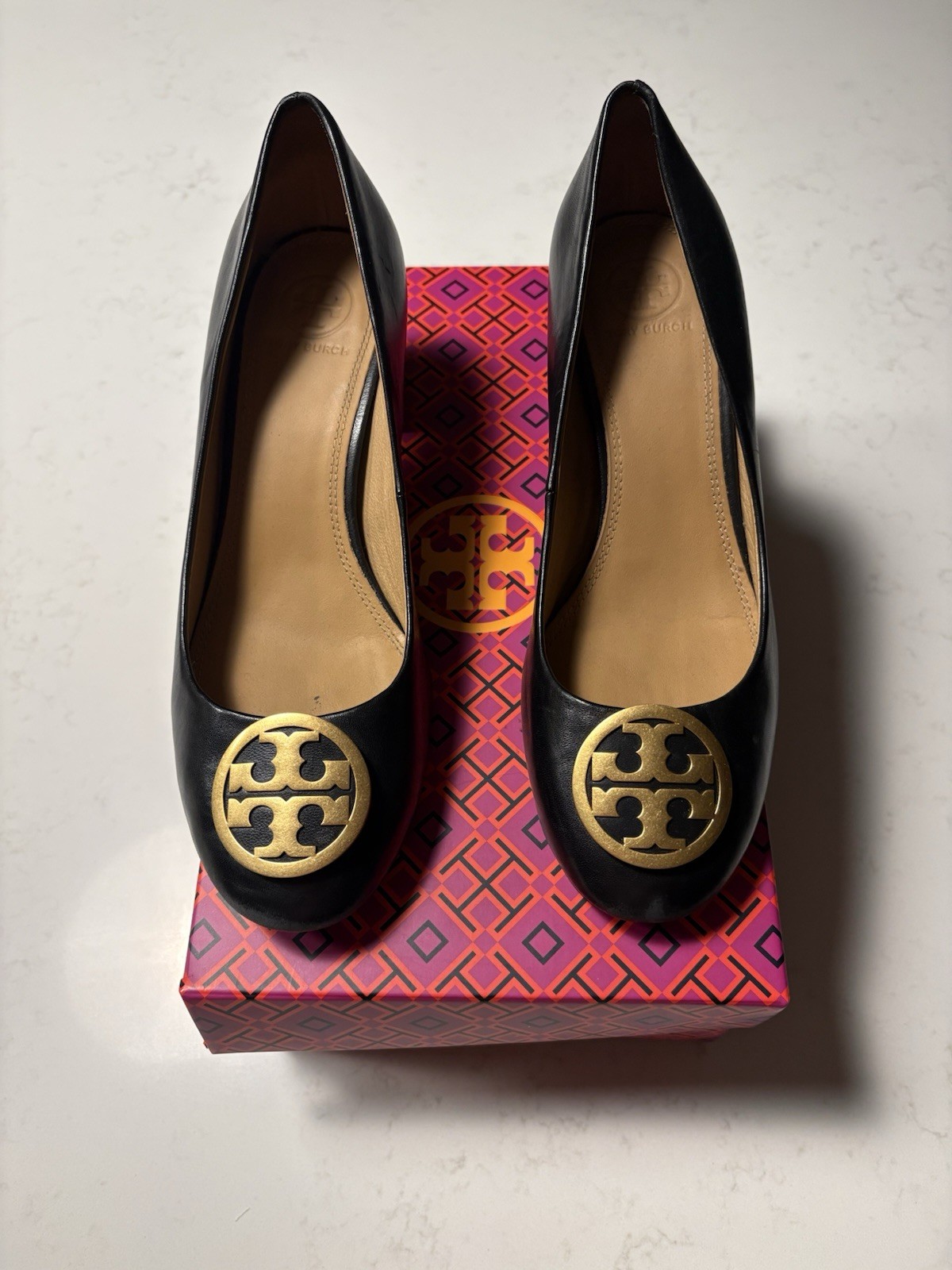 Tory Burch Patent Calf Leather Logo Block Heel Pumps Black Round Toe 7.5