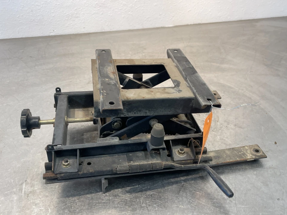 Soporte de suspensión para asiento de tractor Massey Ferguson MF 1260 Foto 2 de 4