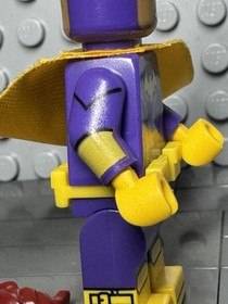 LEGO Batgirl minifigure ( 70906, 70902, 70917 ) Dark Purple Suit, Yellow Cape