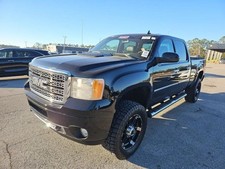 2011 GMC Sierra 2500 HD Denali Pickup 4D 6 1/2 ft
