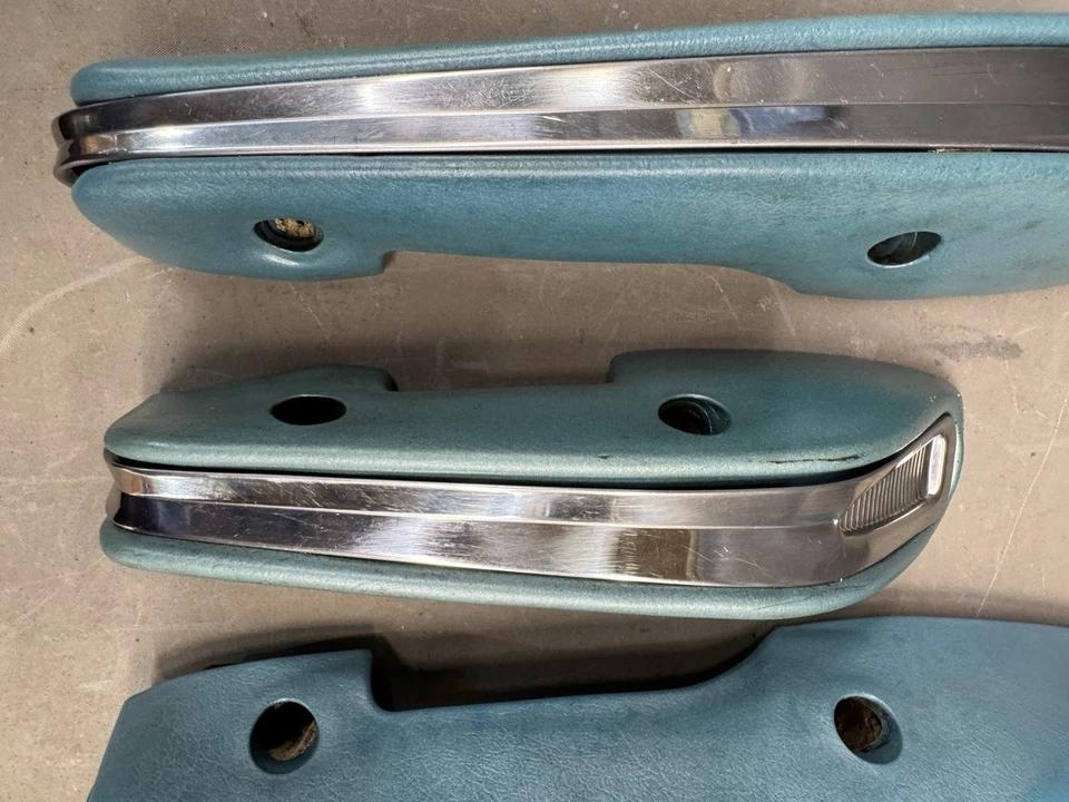 Ford Galaxie Fairlane 500 1963 1964 interior panel puerta brazos reposabrazos delanteros Foto 4 de 4