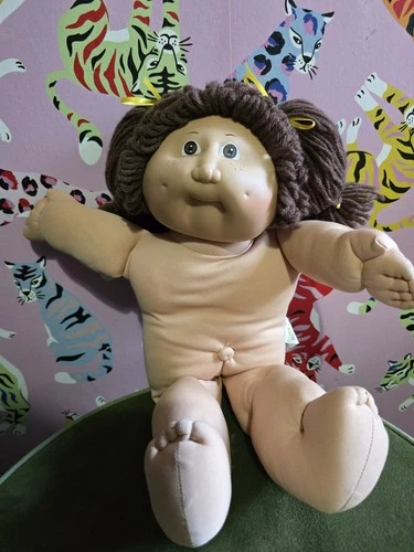 vintage Cabbage patch kid 1980s hm2 brown haired girl, brown eyes and freckles