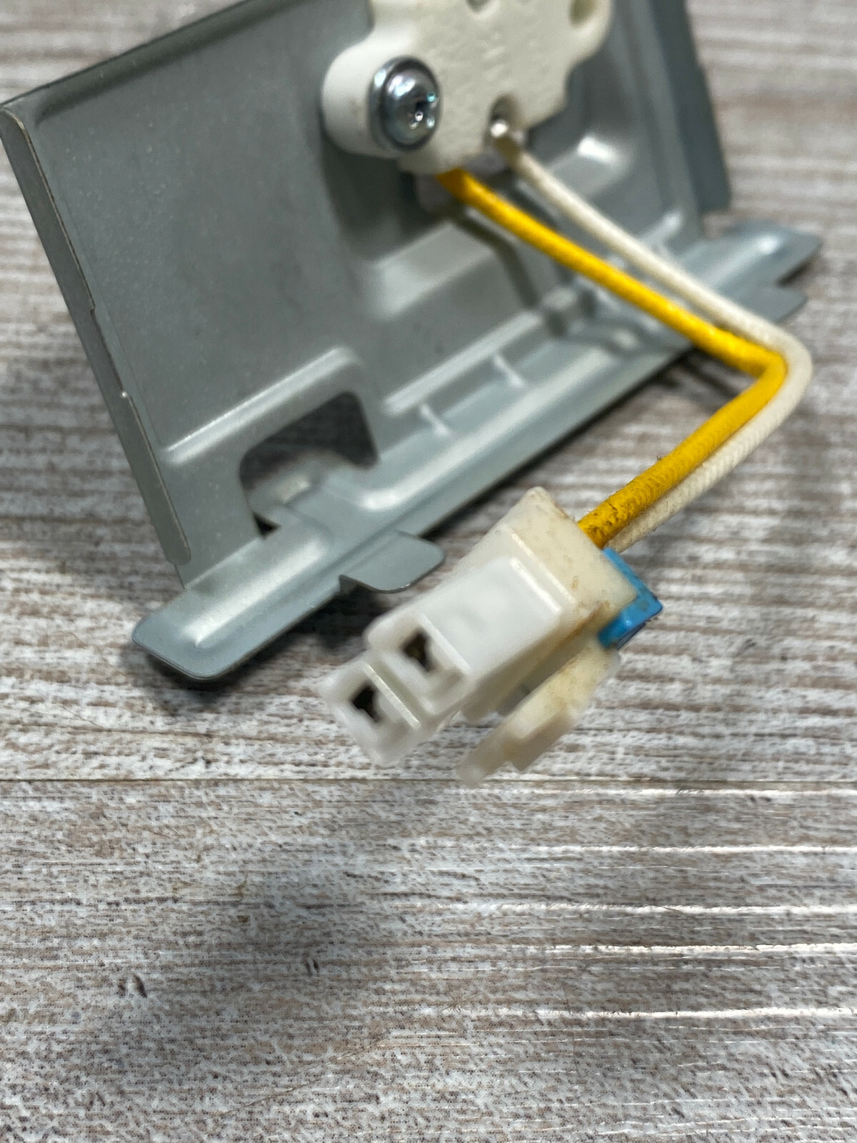 GE Microwave Part Socket, Lamp, Light WB08X10067