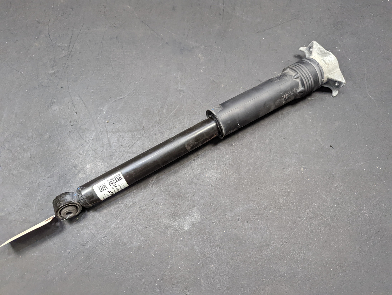 Rear Shock Absorber 2017 Chevrolet Cruze 39040201 13485955 2016 2018