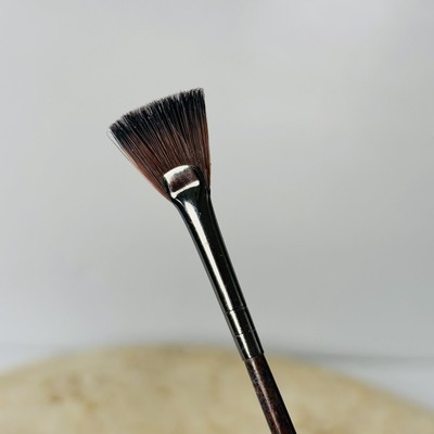 Make Up For Ever Powder Eye Fan Brush 200 Makeup Brush MUFE Synthetic Bristle