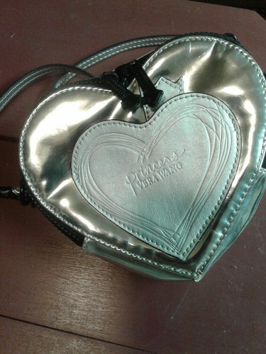 Vera Wang Princess Heart Shaped Crossbody Purse See Description Ebay Vera Wang Princess Heart Shaped Crossbody Purse See Description Ebay