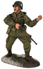 BRITAINS WORLD WAR 2 ALLIES 25067 U.S. AIRBORNE OFFICER DIRECTING MOVEMENT