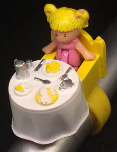 Polly Pocket Mini 💛 1989 - Polly Pocket Tiny Tina's Dinner Time Ring (4)