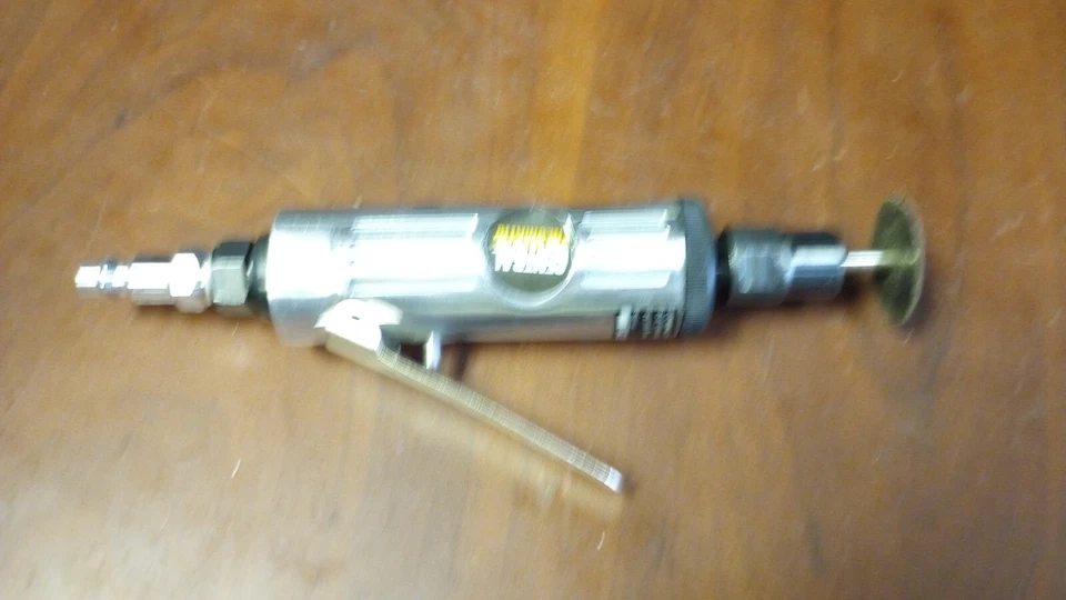 Neumático central 1/4 pulg. Amoladora compacta de aire 62254 + discos de corte de fibra Foto 3 de 4