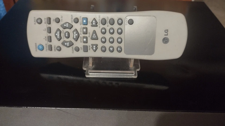 LG AC-220P VIDEOREGISTRATORE VHS 4 TESTINE REVISIONATO CON TELECOMANDO ORIGINALE - Immagine 3 di 4